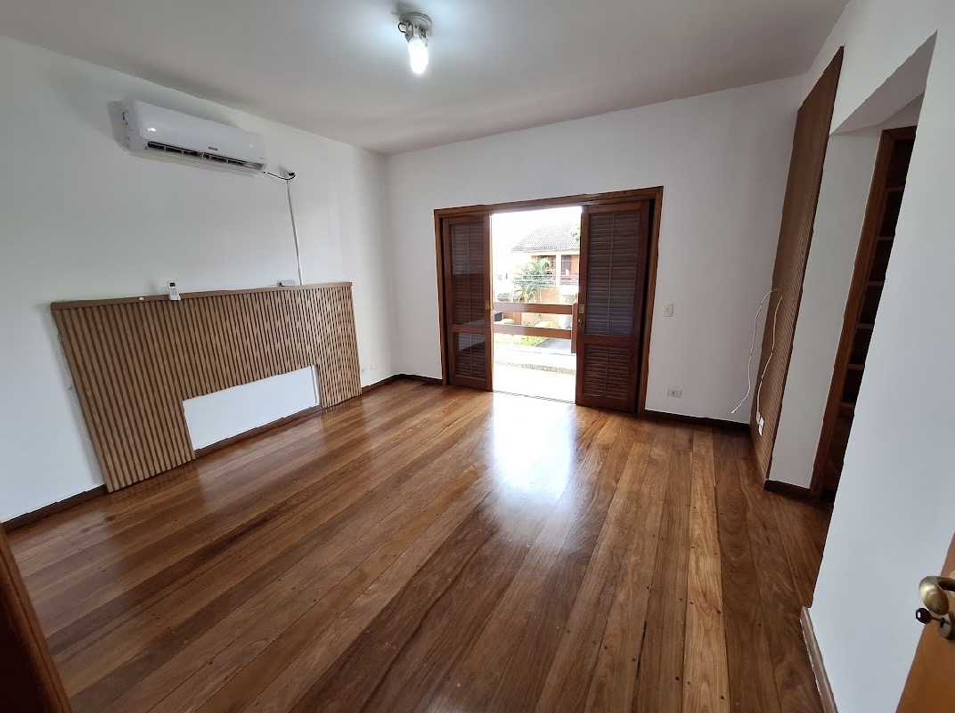 Piscina e área externa casa para alugar em Alphaville Residencial 4, Alphaville, Santana de Parnaíba — 2 suítes, 388 m² — imagem 5 de 13