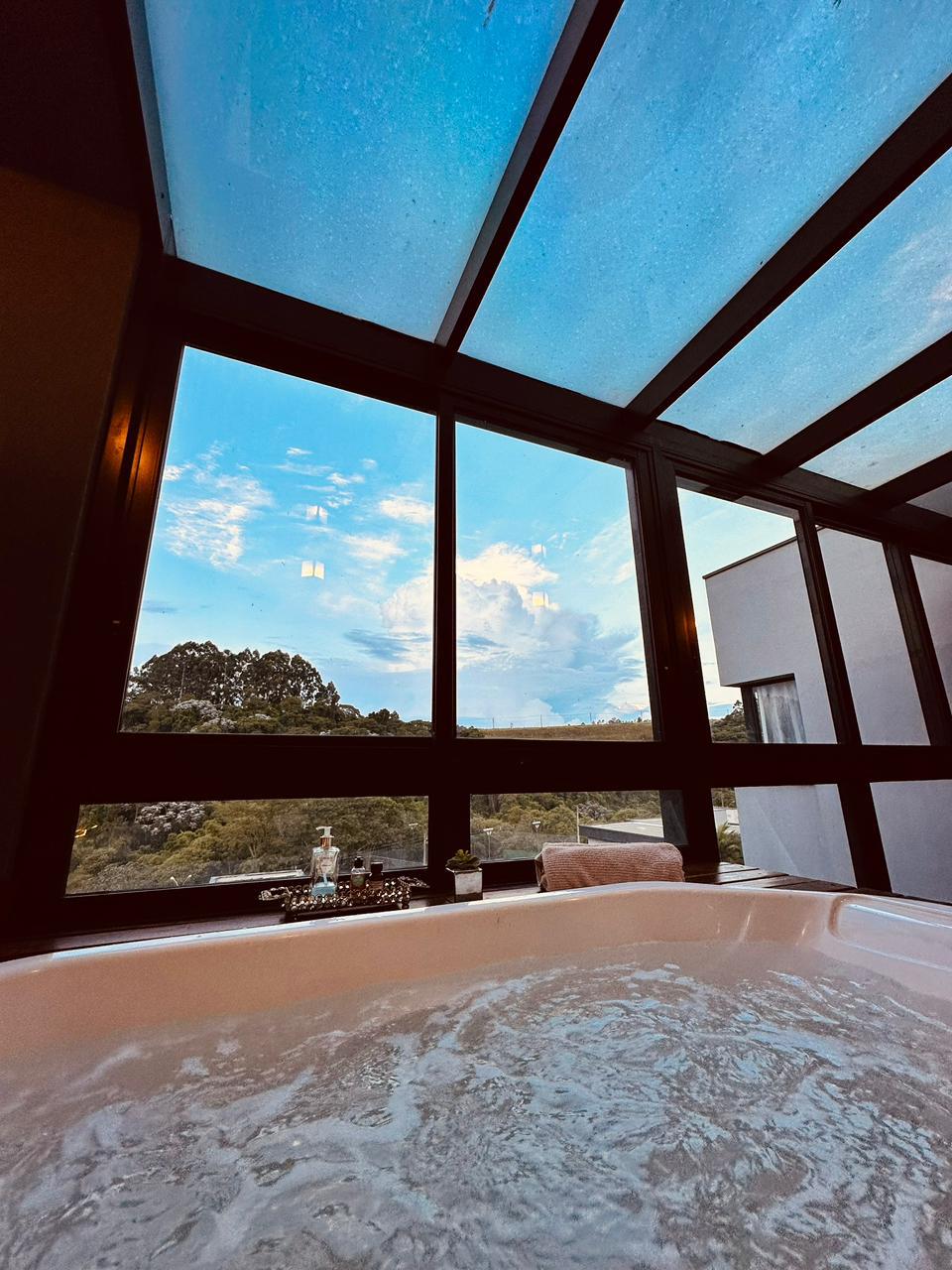 Sala de estar casa à venda em Campos do Conde, Alphaville, Santana De Parnaíba — 5 suítes, 460 m² — imagem 2 de 38