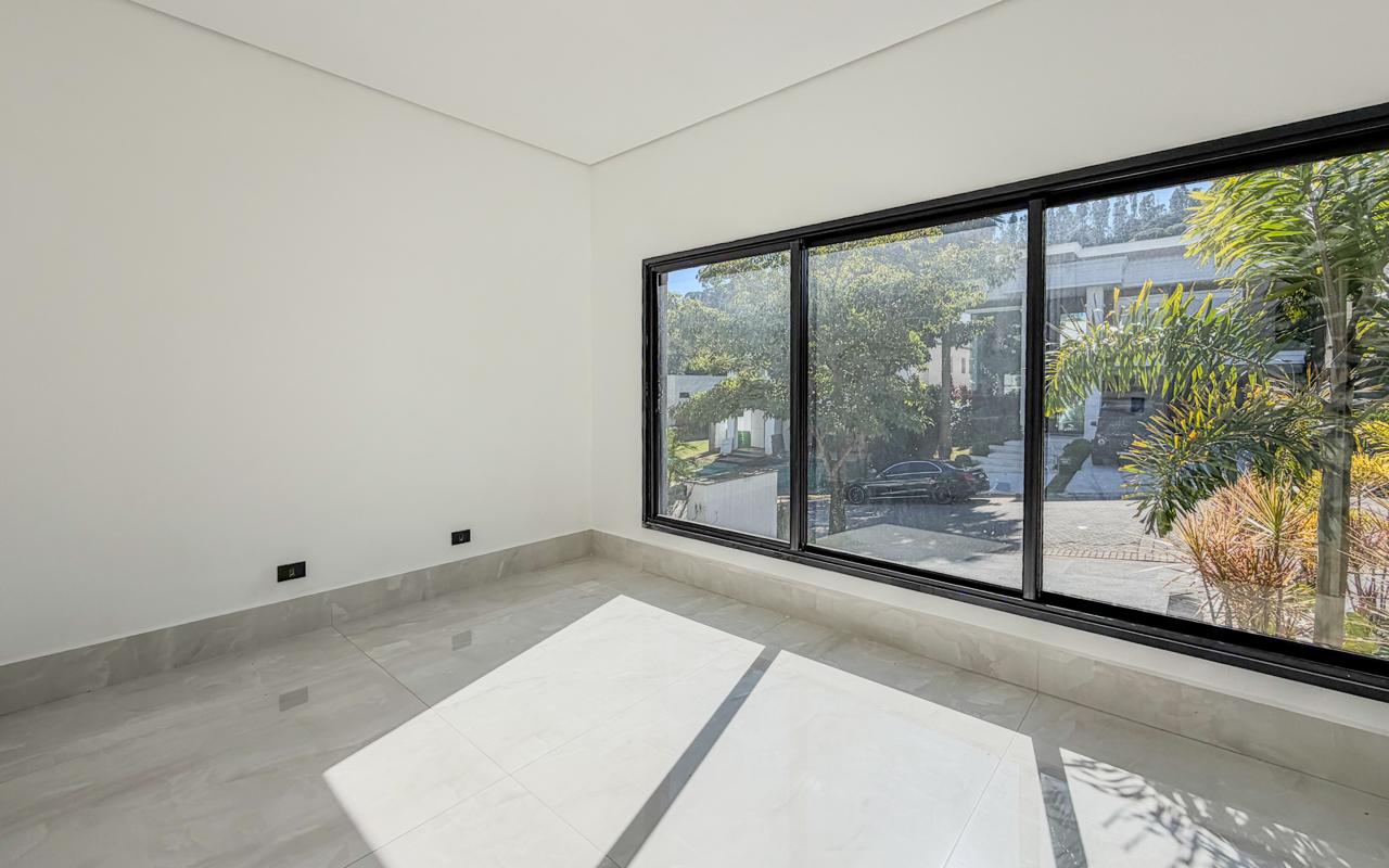 Área de convivência casa à venda em Tambore 11, Alphaville, Santana de Parnaíba — 4 suítes, 555 m² — imagem 6 de 16