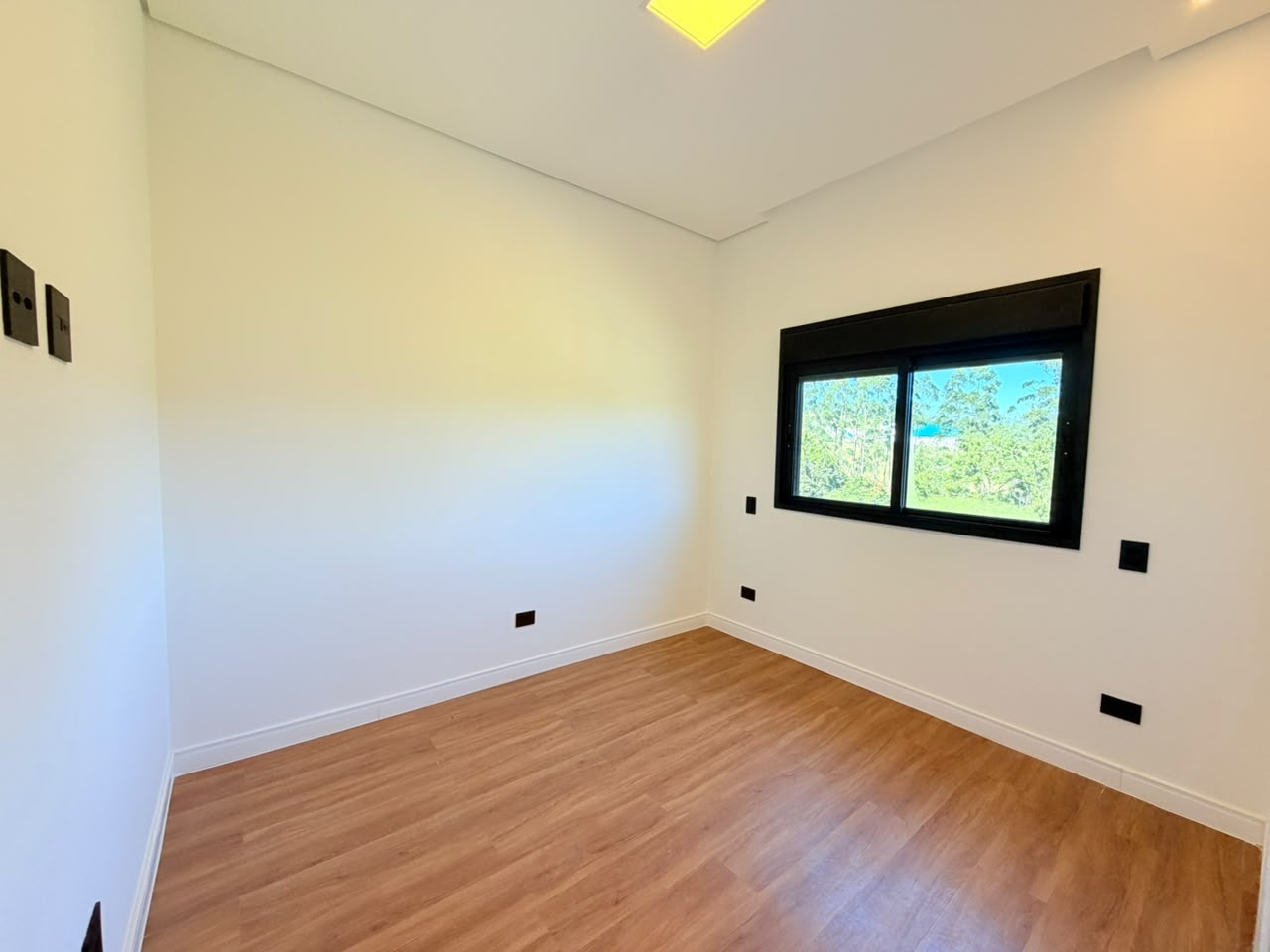 Cozinha e área gourmet casa à venda em Itahye Residencial, Alphaville, Barueri — 4 suítes, 560 m² — imagem 3 de 21