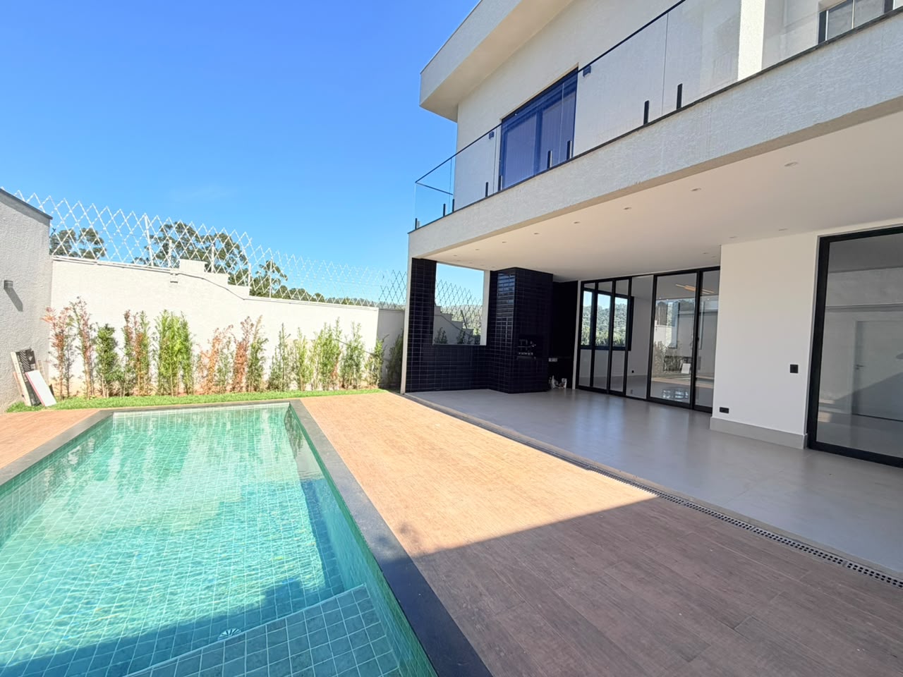 Fachada casa à venda em Itahye Residencial, Alphaville, Barueri — 4 suítes, 560 m² — imagem 1 de 21