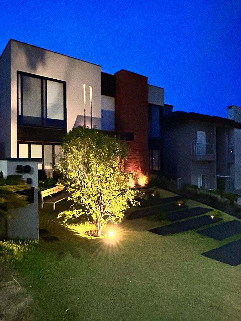 Sala de estar casa à venda em Tambore 11, Santana de Parnaíba — 5 suítes, 420 m² — imagem 2 de 32