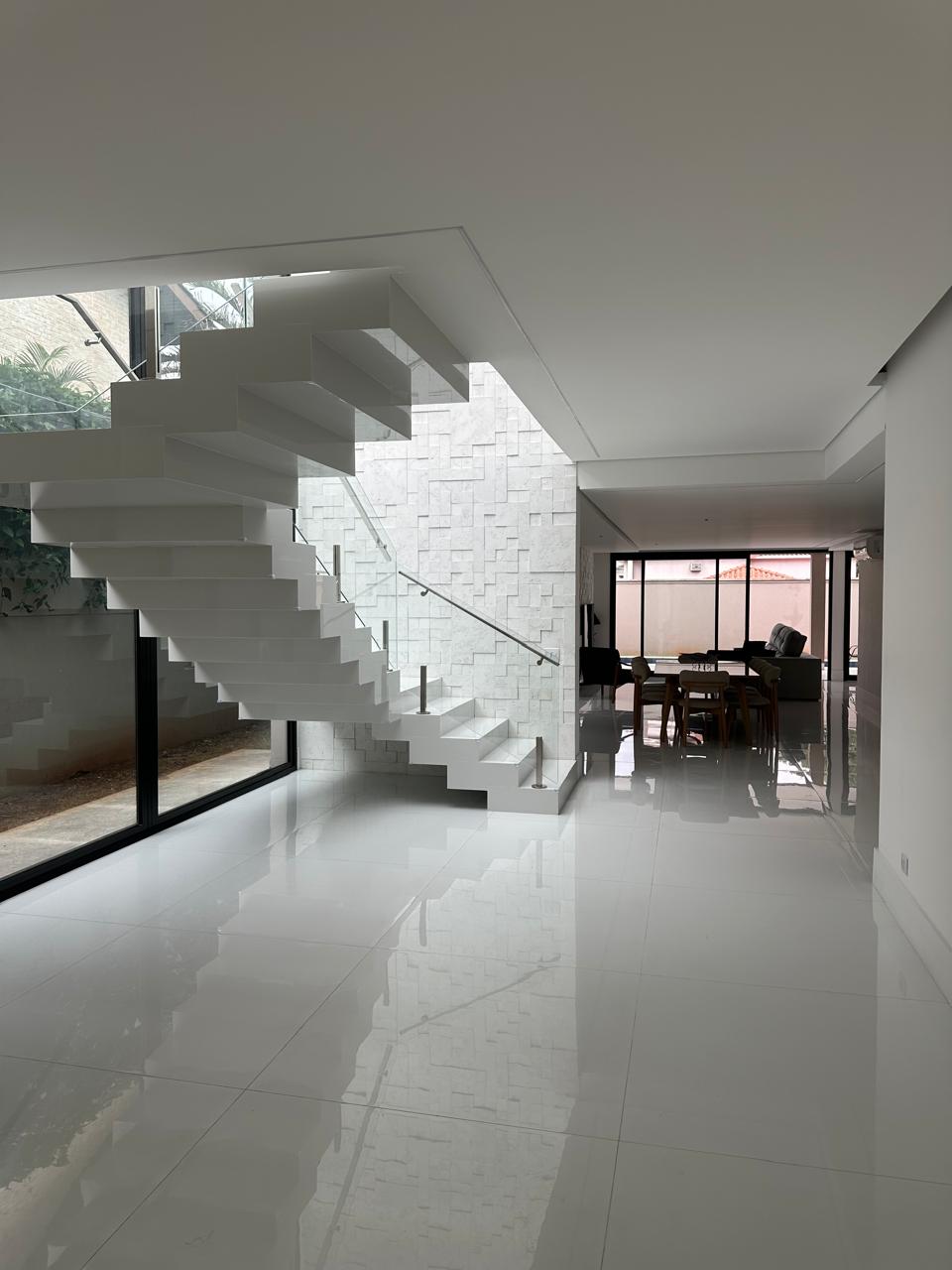 Sala de estar casa à venda ou para alugar em Alphaville Residencial 1, Alphaville, Barueri — 4 suítes, 465 m² — imagem 2 de 32