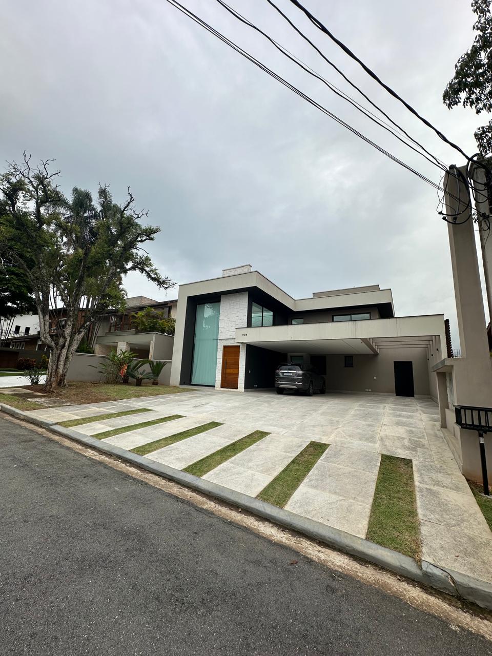 Fachada casa à venda ou para alugar em Alphaville Residencial 1, Alphaville, Barueri — 4 suítes, 465 m² — imagem 1 de 32