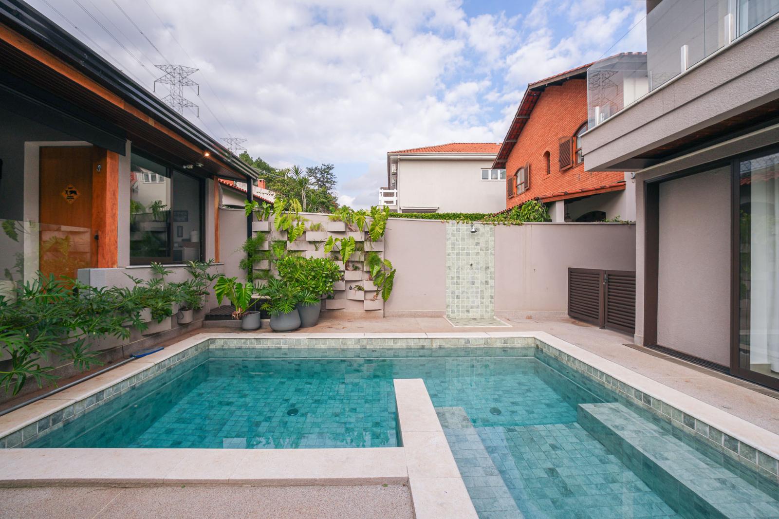 Cozinha e área gourmet casa à venda em Alphaville Residencial 5, Alphaville, Santana de Parnaíba — 5 suítes, 474 m² — imagem 3 de 35