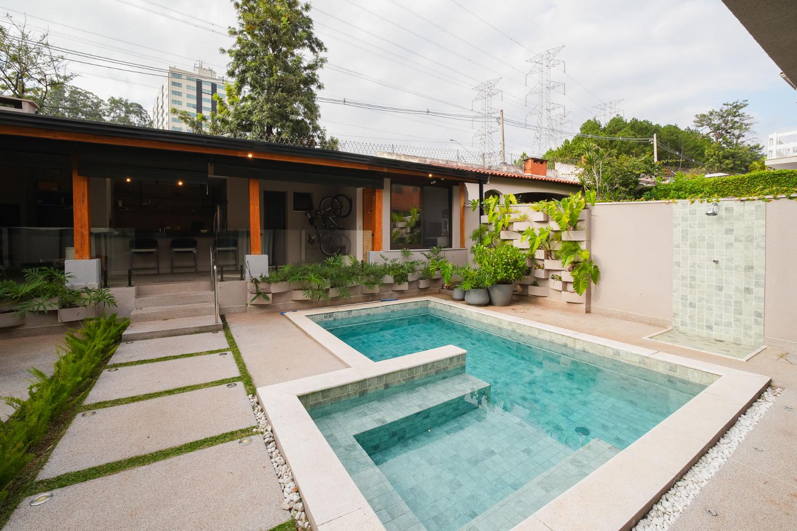 Área de convivência casa à venda em Alphaville Residencial 5, Alphaville, Santana de Parnaíba — 5 suítes, 474 m² — imagem 6 de 35