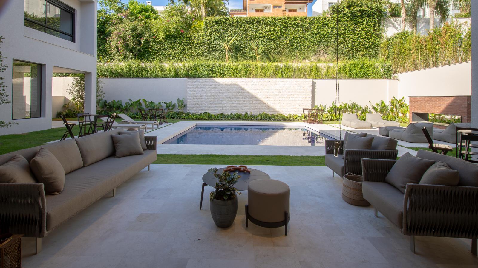 Piscina e área externa casa à venda em Alphaville Residencial 10, Alphaville, Santana de Parnaíba — 5 suítes, 1 m² — imagem 5 de 65