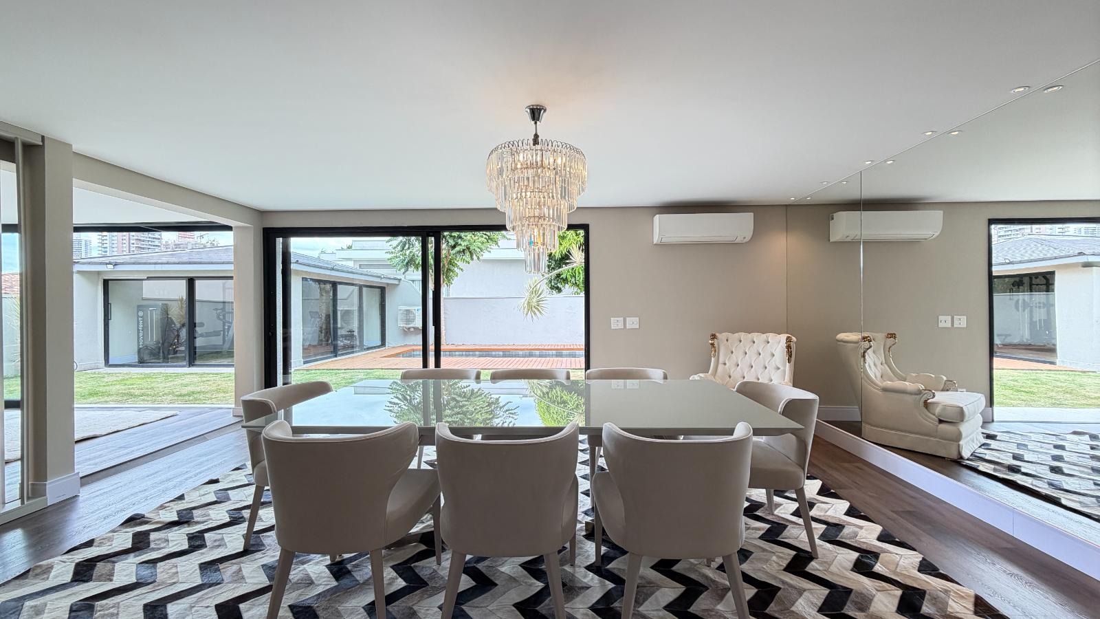 Sala de estar casa à venda em Alphaville Residencial 2, Alphaville, Santana de Parnaíba — 5 suítes, 560 m² — imagem 2 de 49