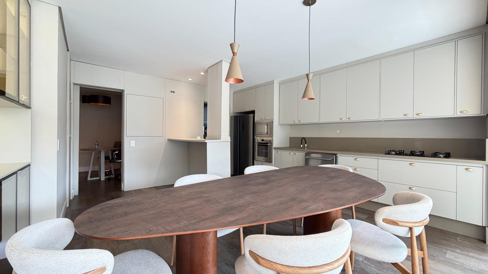 Área de convivência casa à venda em Alphaville Residencial 2, Alphaville, Santana de Parnaíba — 5 suítes, 560 m² — imagem 6 de 49