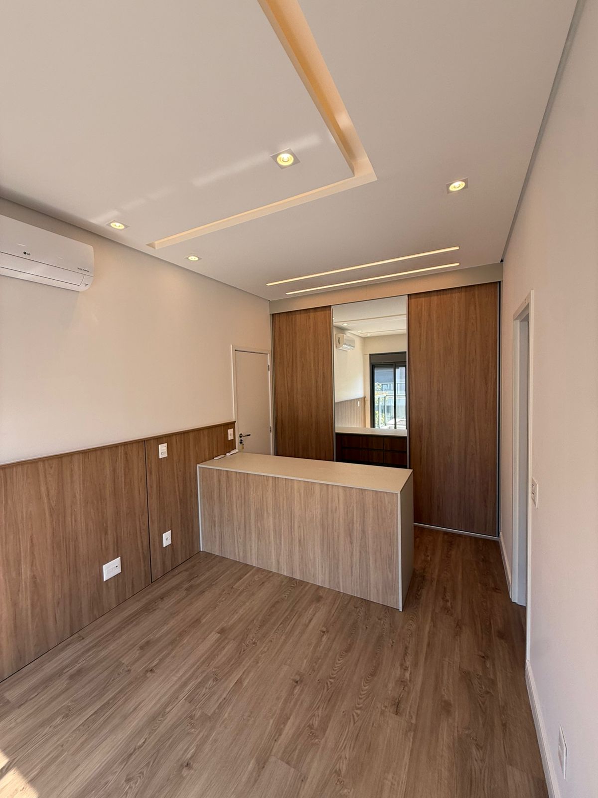 Sala de estar casa à venda ou para alugar em Condominio Origem, Alphaville, Santana de Parnaíba — 3 suítes, 200 m² — imagem 2 de 19