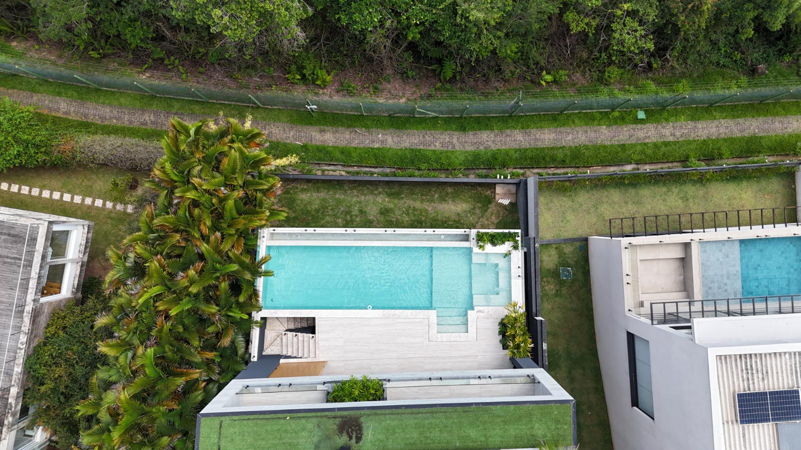 Sala de estar casa à venda em Genesis 2, Alphaville, Santana de Parnaíba — 4 suítes, 493 m² — imagem 2 de 48