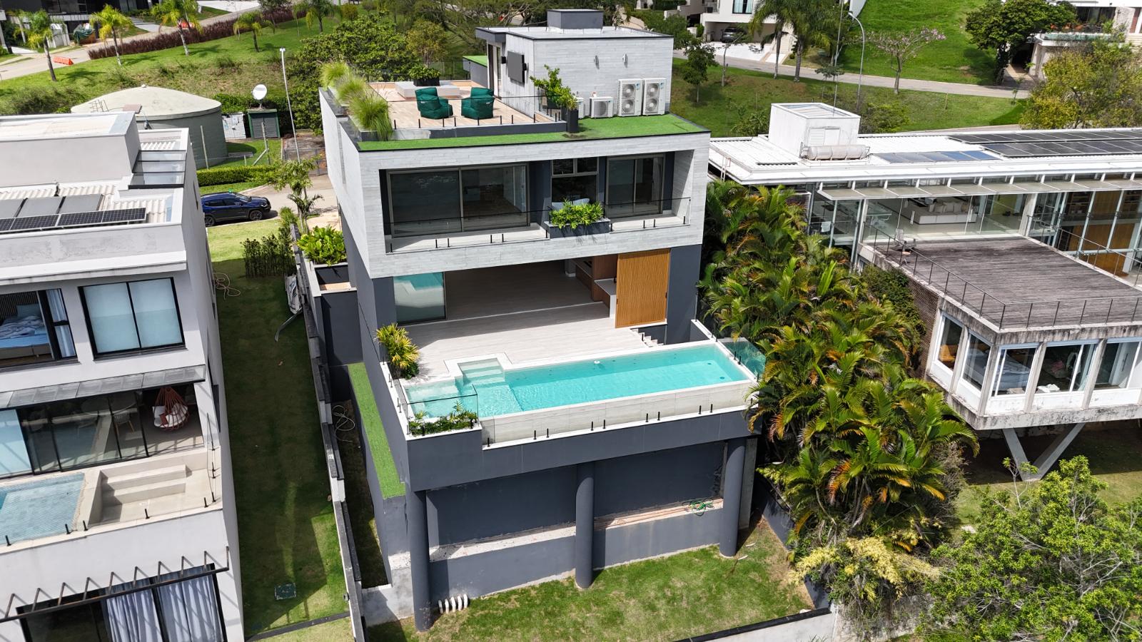 Fachada casa à venda em Genesis 2, Alphaville, Santana de Parnaíba — 4 suítes, 493 m² — imagem 1 de 48