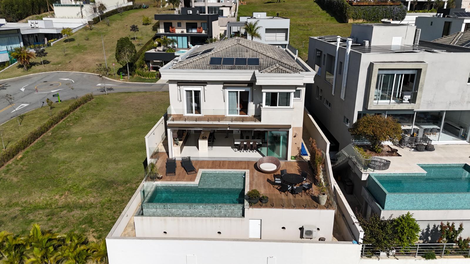 Fachada casa à venda em Genesis 2, Alphaville, Santana de Parnaíba — 4 suítes, 514 m² — imagem 1 de 40