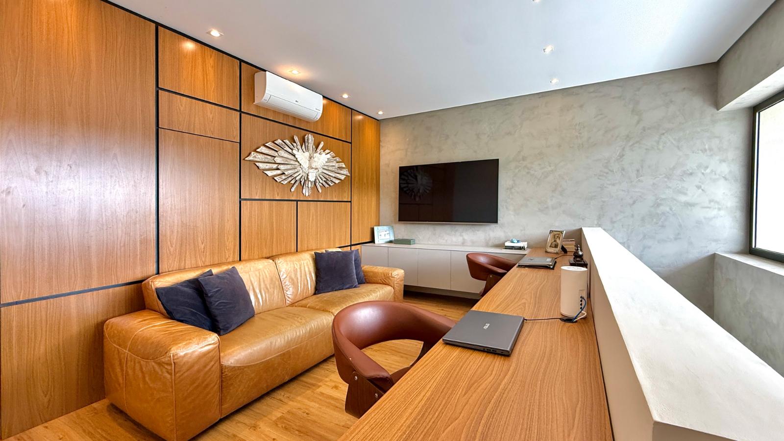 Sala de estar casa à venda em Genesis 2, Alphaville, Santana de Parnaíba — 4 suítes, 576 m² — imagem 2 de 53