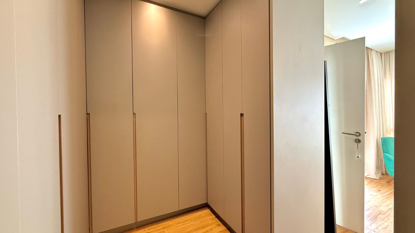 Área de convivência casa à venda em Genesis 2, Alphaville, Santana de Parnaíba — 4 suítes, 576 m² — imagem 6 de 53