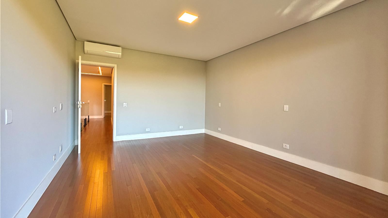Sala de estar casa à venda em Campos do Conde, Alphaville, Santana de Parnaíba — 4 suítes, 490 m² — imagem 2 de 36