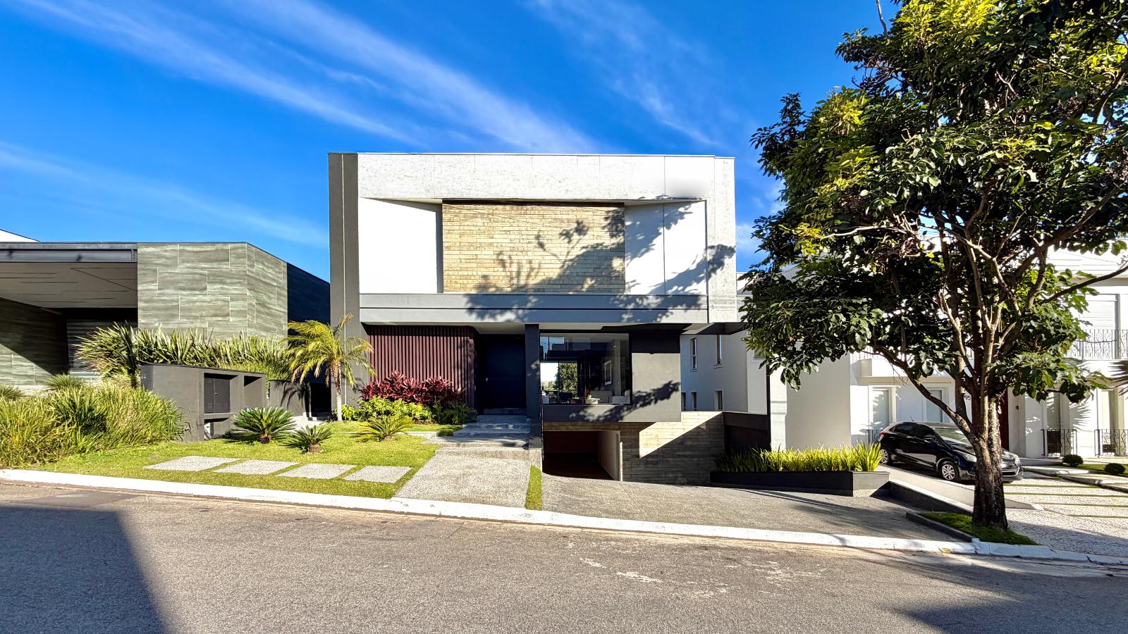 Fachada casa à venda em Campos do Conde, Alphaville, Santana de Parnaíba — 4 suítes, 490 m² — imagem 1 de 36