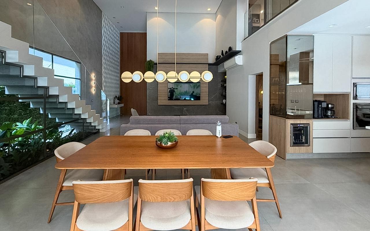 Sala de estar casa à venda em Tambore 11, Alphaville, Santana de Parnaíba — 4 suítes, 420 m² — imagem 2 de 11
