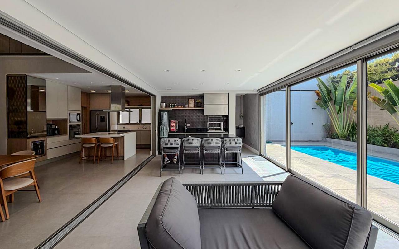 Cozinha e área gourmet casa à venda em Tambore 11, Alphaville, Santana de Parnaíba — 4 suítes, 420 m² — imagem 3 de 11