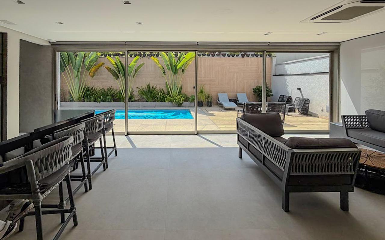 Suíte principal casa à venda em Tambore 11, Alphaville, Santana de Parnaíba — 4 suítes, 420 m² — imagem 4 de 11