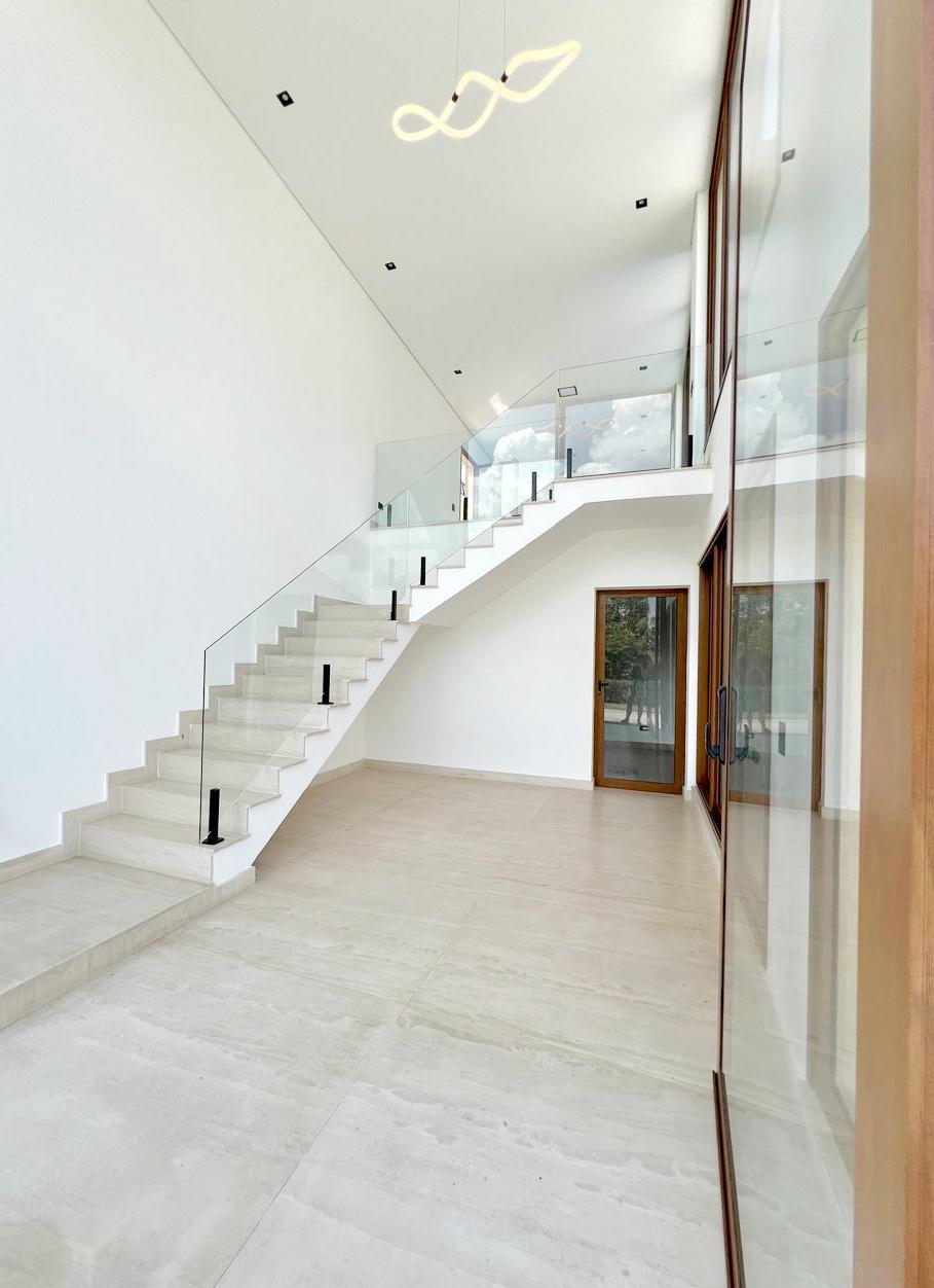 Sala de estar casa à venda em Residencial Tambore 10 , Alphaville, Santana de Parnaíba — 4 suítes, 525 m² — imagem 2 de 57