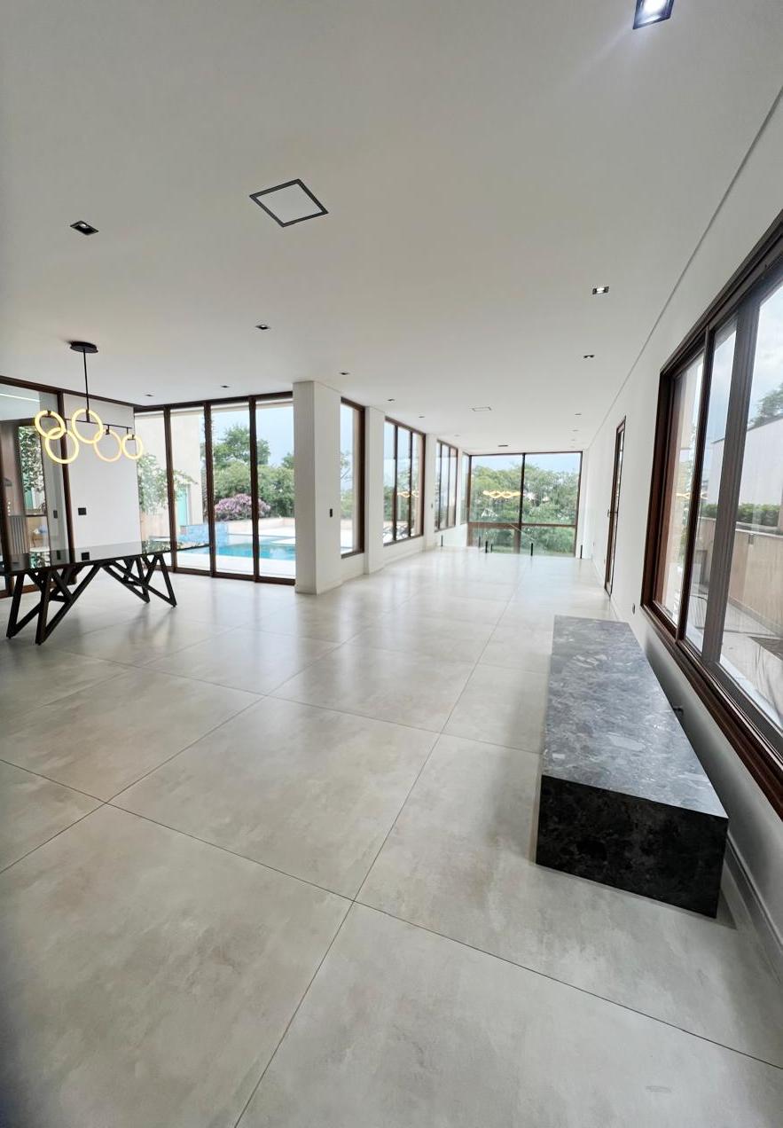 Piscina e área externa casa à venda em Residencial Tambore 10 , Alphaville, Santana de Parnaíba — 4 suítes, 525 m² — imagem 5 de 57