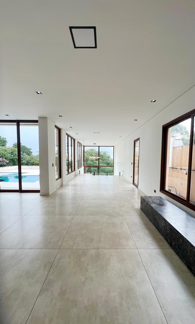Área de convivência casa à venda em Residencial Tambore 10 , Alphaville, Santana de Parnaíba — 4 suítes, 525 m² — imagem 6 de 57