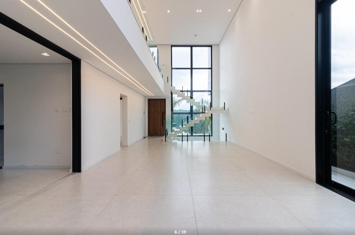 Sala de estar casa à venda em Itahye Residencial, Alphaville, Barueri — 4 suítes, 420 m² — imagem 2 de 17