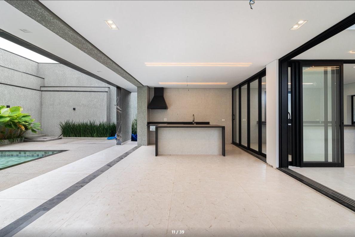 Piscina e área externa casa à venda em Itahye Residencial, Alphaville, Barueri — 4 suítes, 420 m² — imagem 5 de 17