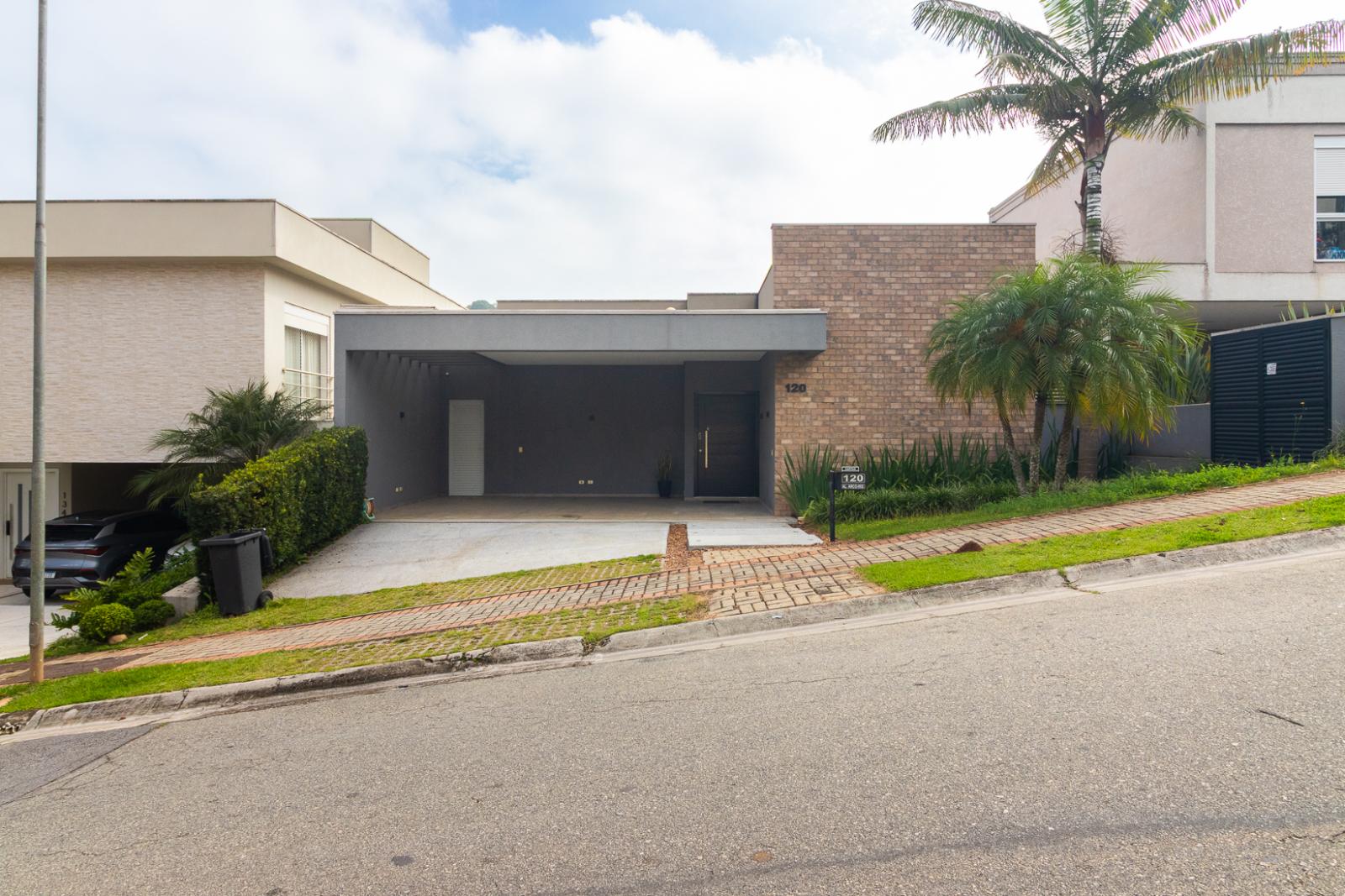 Sala de estar casa à venda em Itahye Residencial, Alphaville, Barueri — 3 suítes, 420 m² — imagem 2 de 29