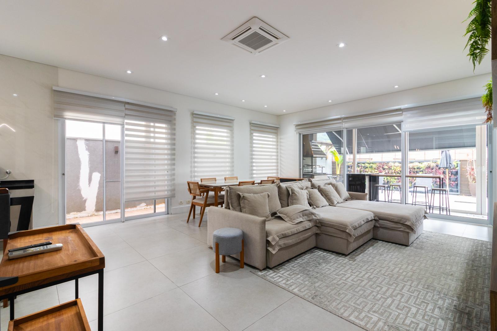 Cozinha e área gourmet casa à venda em Itahye Residencial, Alphaville, Barueri — 3 suítes, 420 m² — imagem 3 de 29