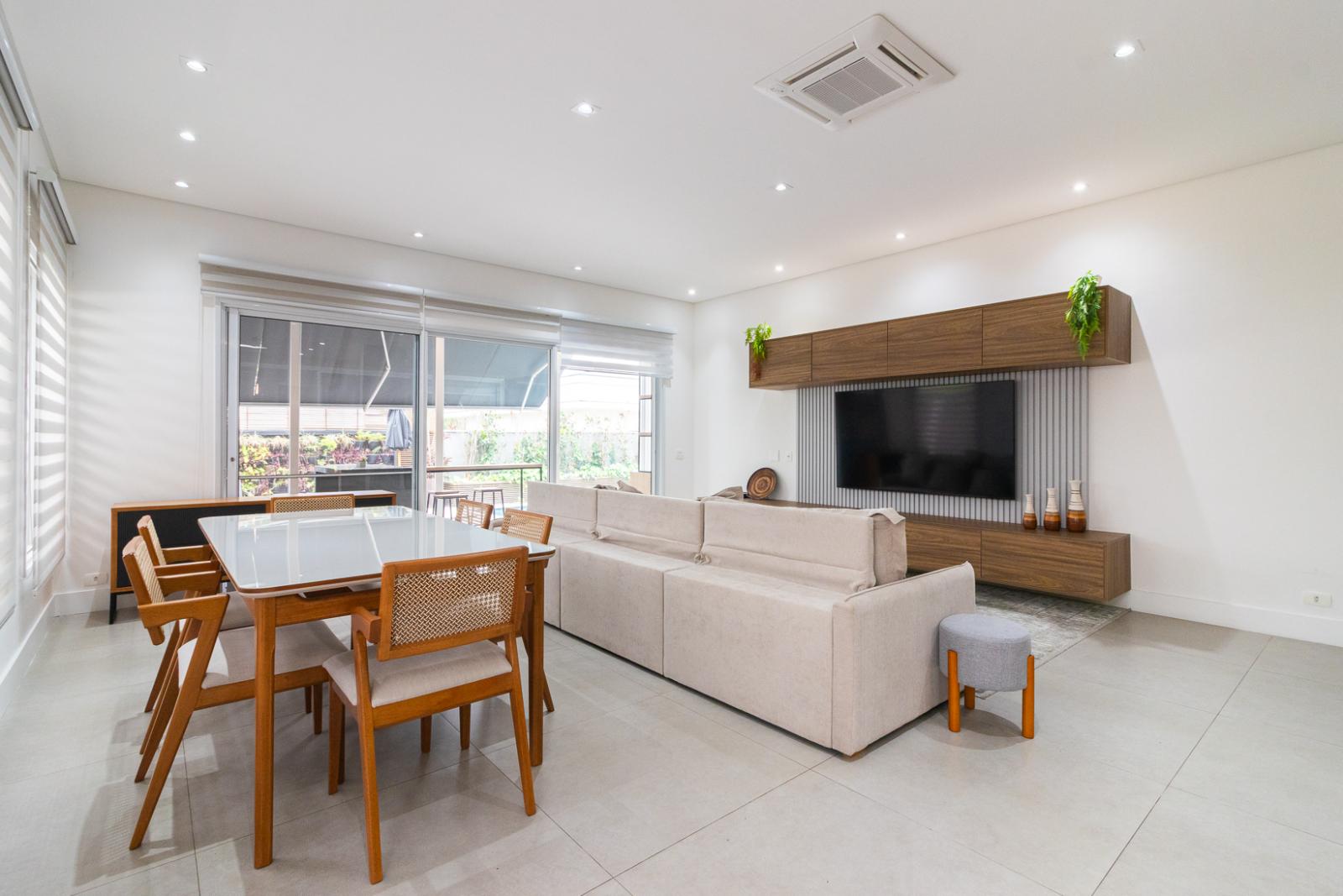 Piscina e área externa casa à venda em Itahye Residencial, Alphaville, Barueri — 3 suítes, 420 m² — imagem 5 de 29