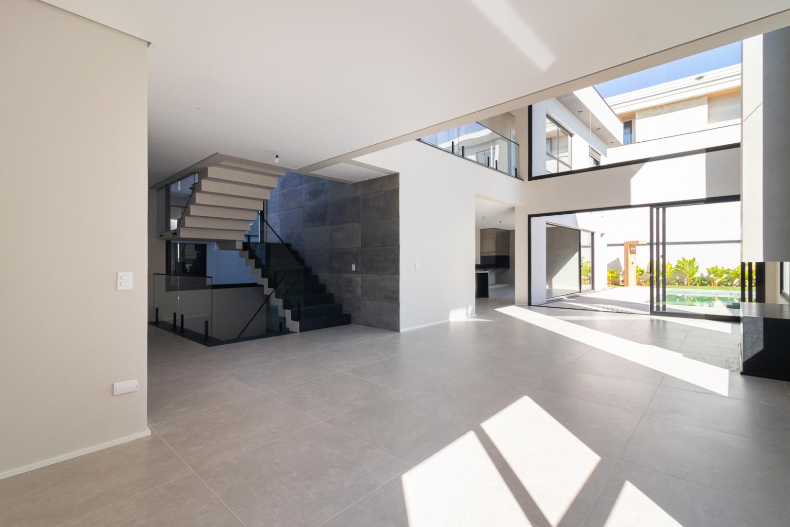 Piscina e área externa casa à venda em Itahye Residencial, Barueri — 4 suítes, 418 m² — imagem 5 de 31