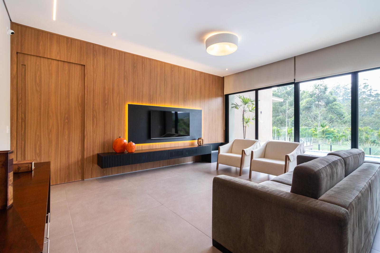 Sala de estar casa à venda em Itahye Residencial, Barueri — 3 suítes, 580 m² — imagem 2 de 31