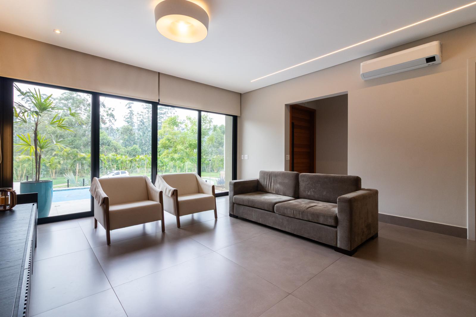 Cozinha e área gourmet casa à venda em Itahye Residencial, Barueri — 3 suítes, 580 m² — imagem 3 de 31