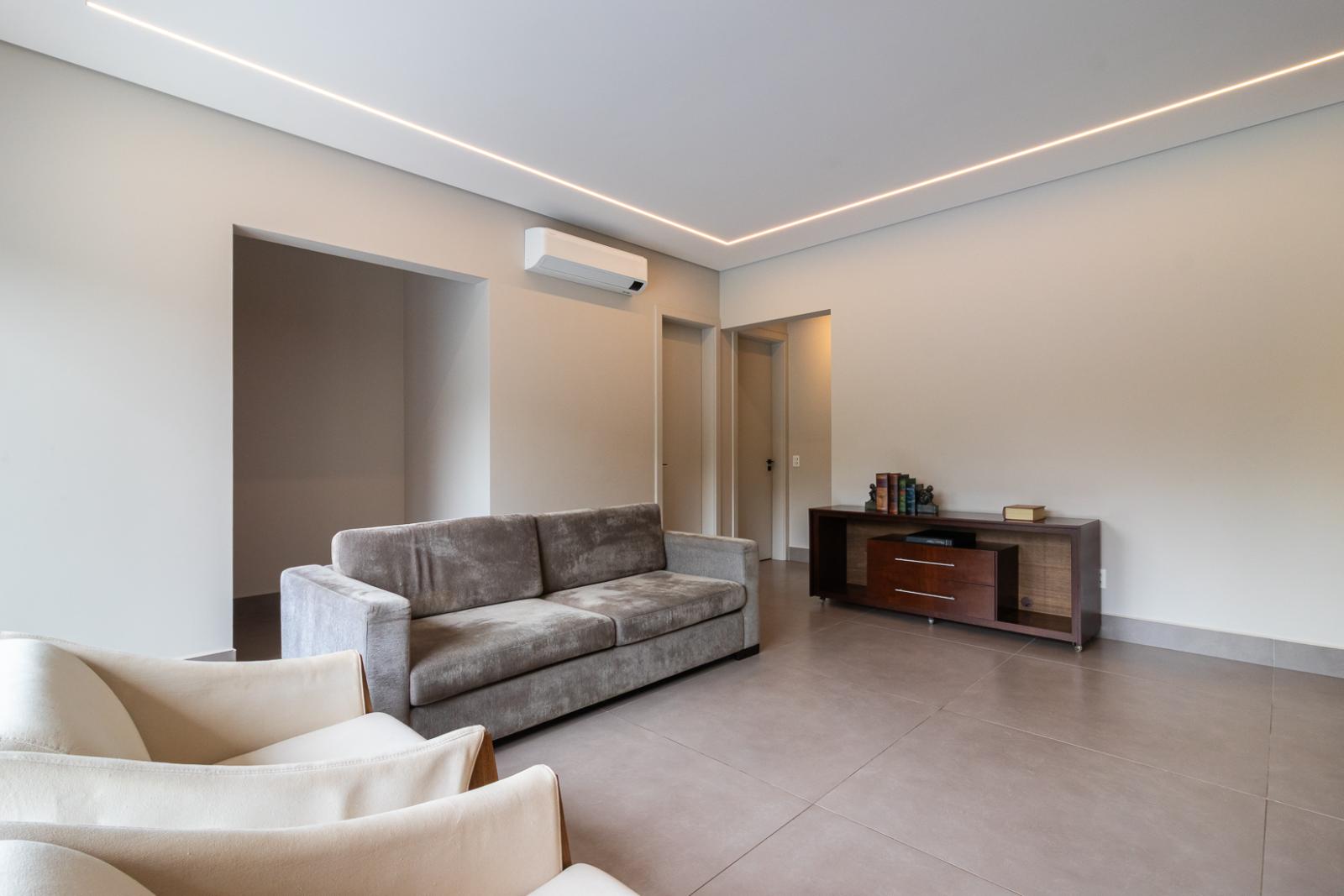 Piscina e área externa casa à venda em Itahye Residencial, Barueri — 3 suítes, 580 m² — imagem 5 de 31