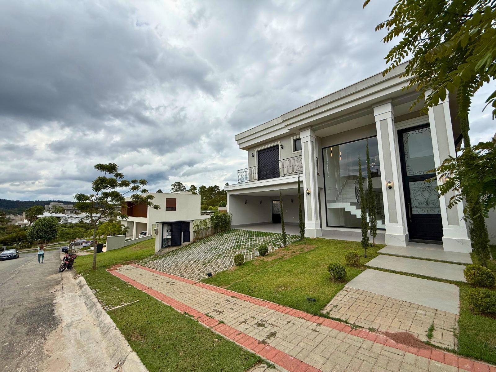 Cozinha e área gourmet casa à venda em Itahye Residencial, Alphaville, Barueri — 5 suítes, 489 m² — imagem 3 de 29