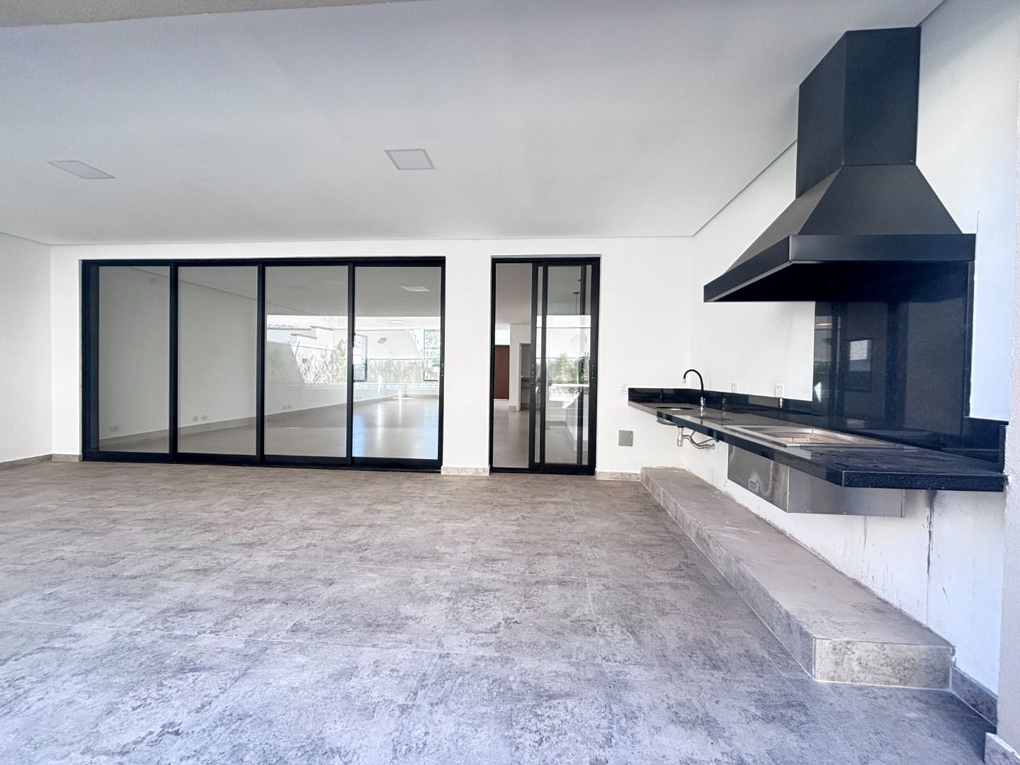 Área de convivência casa à venda em Itahye Residencial, Alphaville, Barueri — 4 suítes, 420 m² — imagem 6 de 15