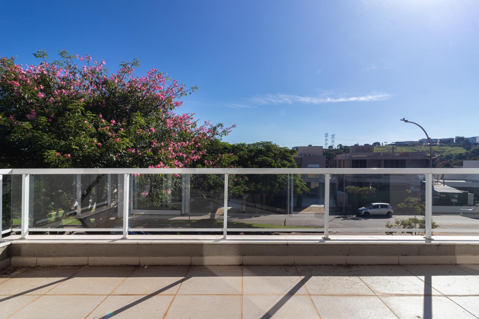 Sala de estar casa à venda em Burle Marx, Alphaville, Santana de Parnaíba — 4 suítes, 470 m² — imagem 2 de 35