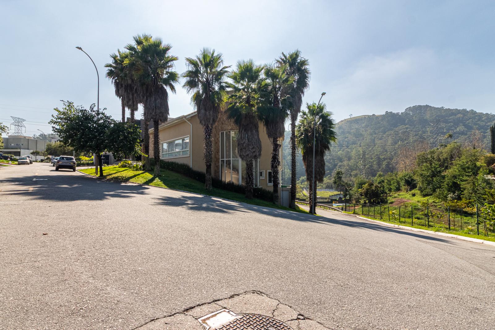 Sala de estar casa à venda ou para alugar em Villa Solaia , Alphaville, Barueri — 5 suítes, 797 m² — imagem 2 de 50