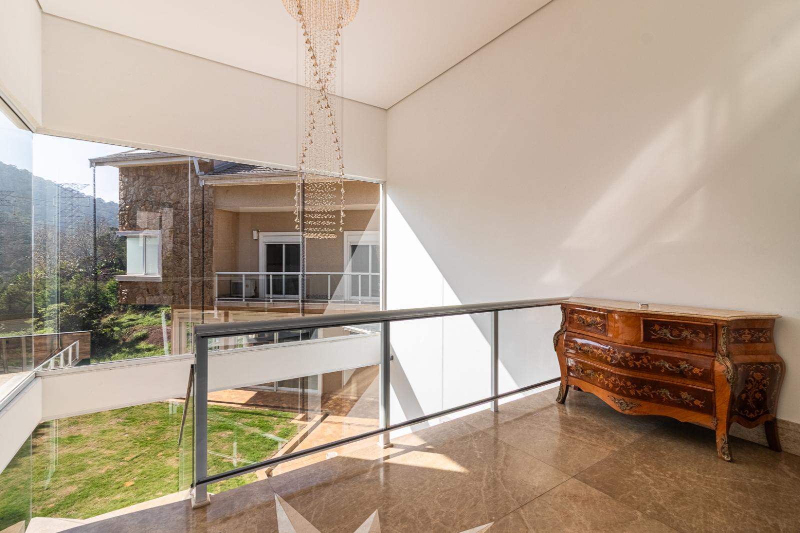 Suíte principal casa à venda ou para alugar em Villa Solaia , Alphaville, Barueri — 5 suítes, 797 m² — imagem 4 de 50