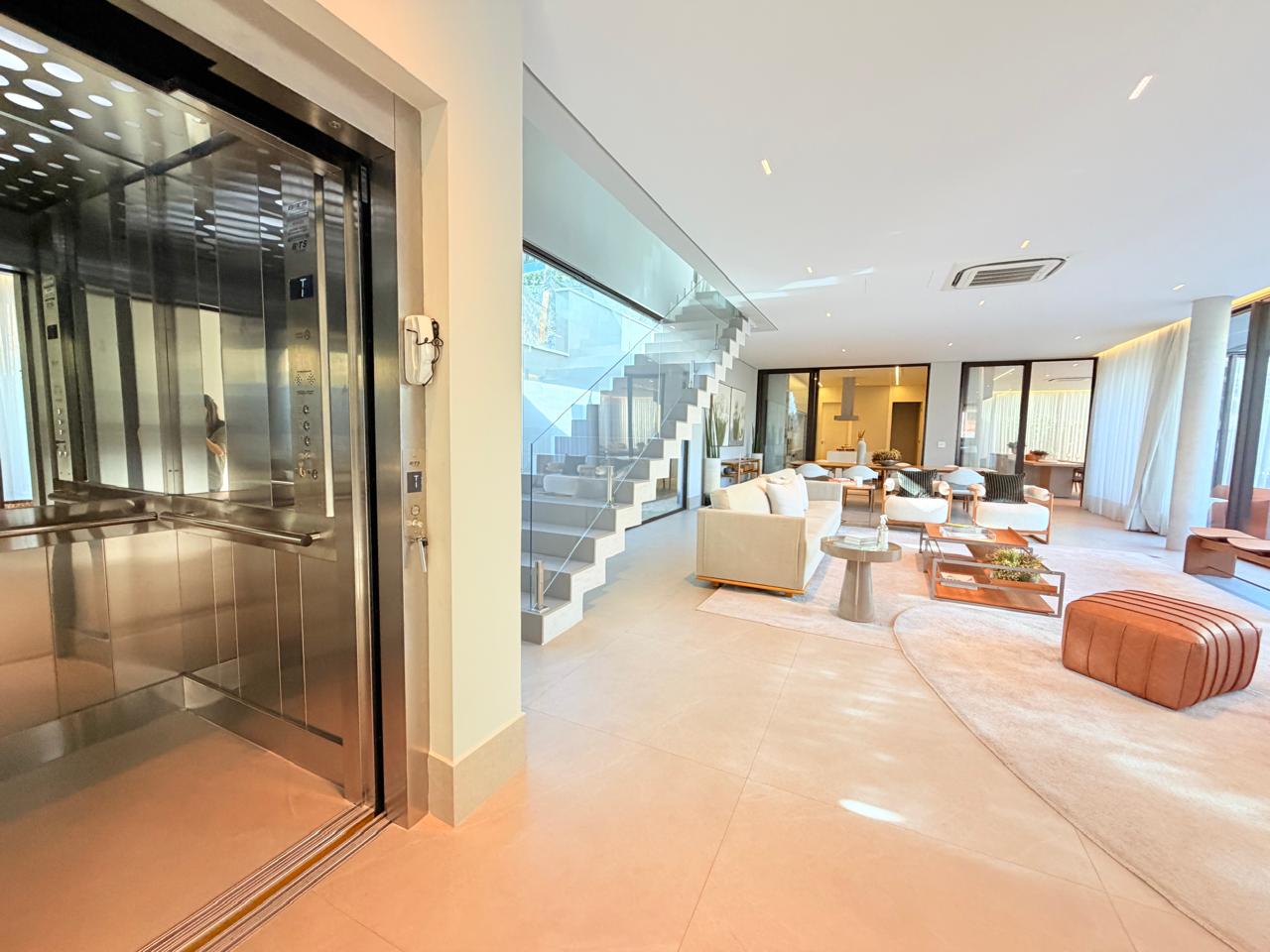 Área de convivência casa à venda em Villa Solaia , Alphaville, Barueri — 4 suítes, 569 m² — imagem 6 de 24