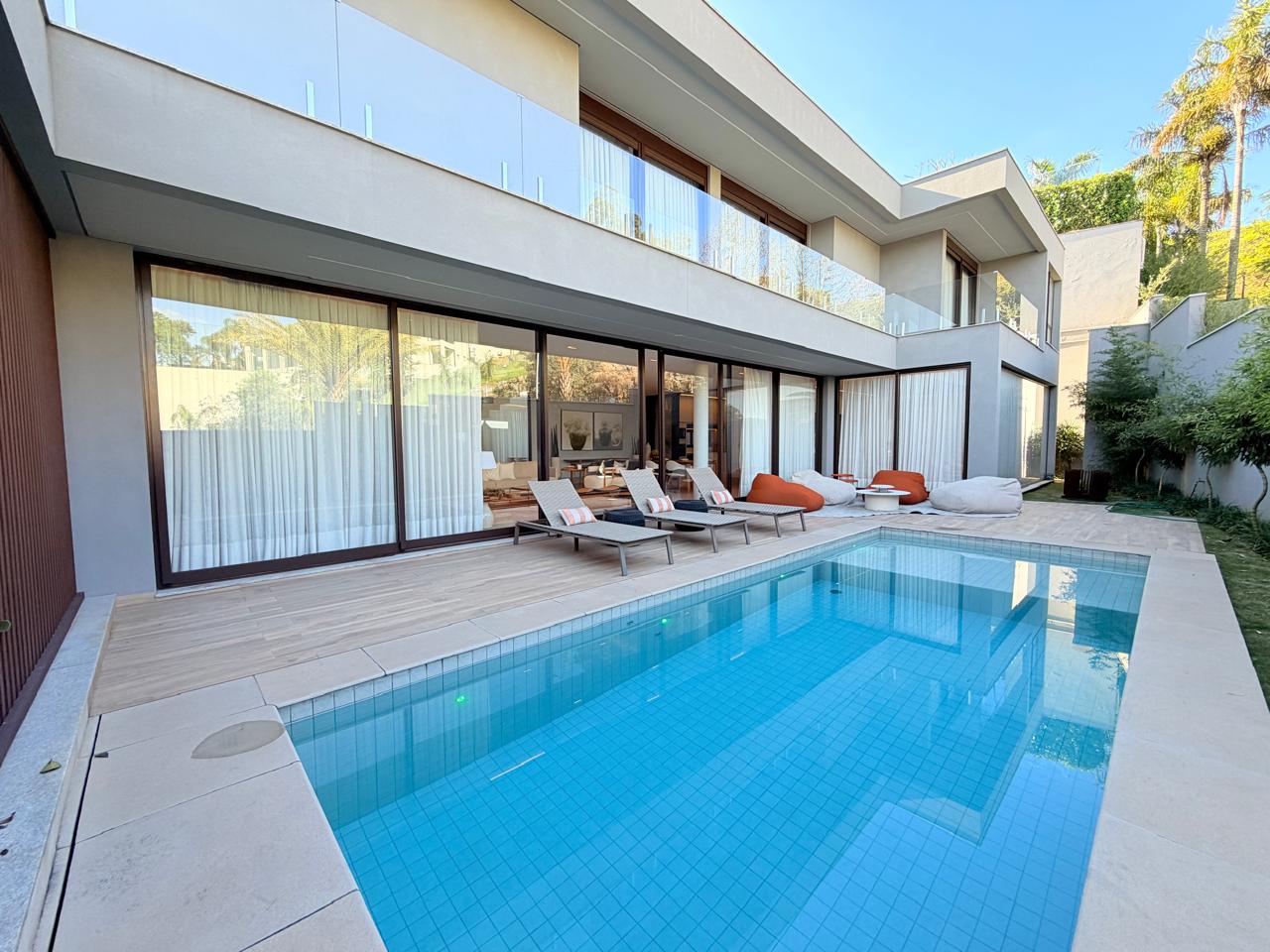 Fachada casa à venda em Villa Solaia , Alphaville, Barueri — 4 suítes, 569 m² — imagem 1 de 24