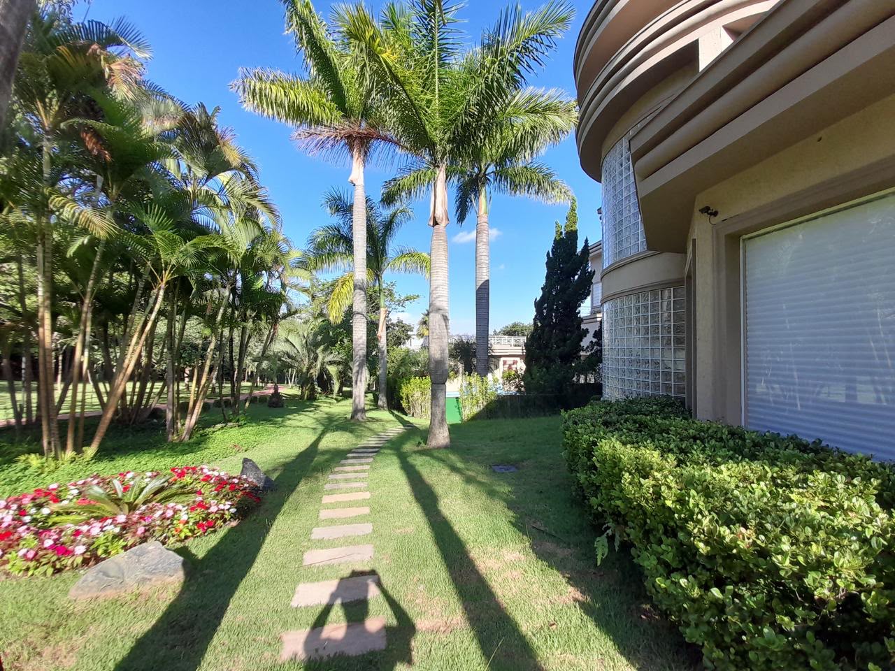 Cozinha e área gourmet casa à venda em Tambore 3, Alphaville, Santana de Parnaíba — 5 suítes, 1000 m² — imagem 3 de 9