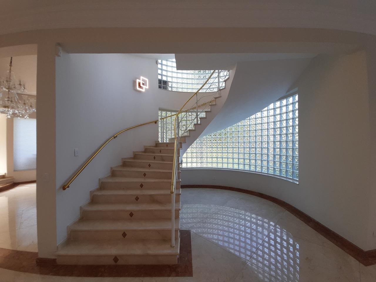 Piscina e área externa casa à venda em Tambore 3, Alphaville, Santana de Parnaíba — 5 suítes, 1000 m² — imagem 5 de 9