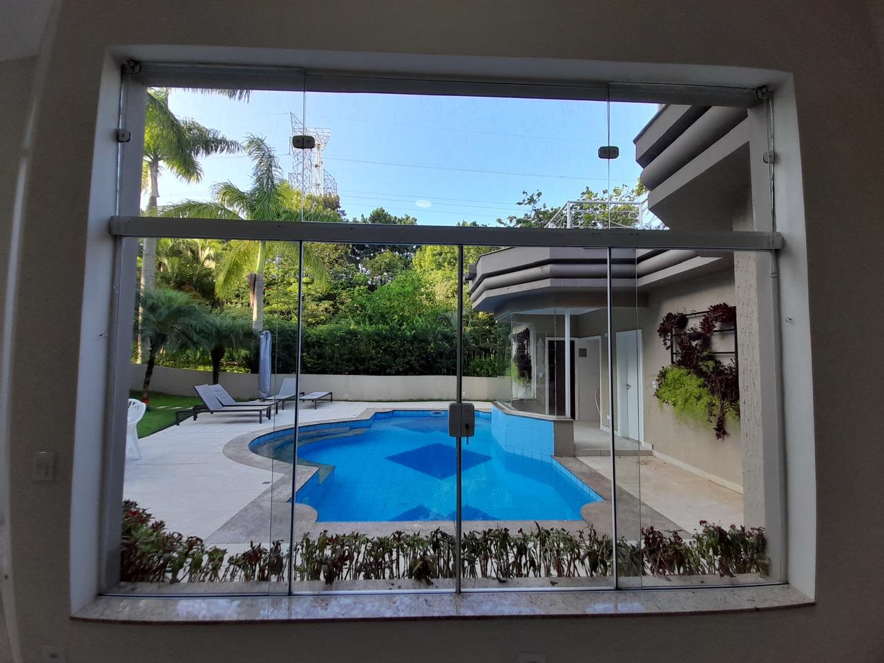Área de convivência casa à venda em Tambore 3, Alphaville, Santana de Parnaíba — 5 suítes, 1000 m² — imagem 6 de 9