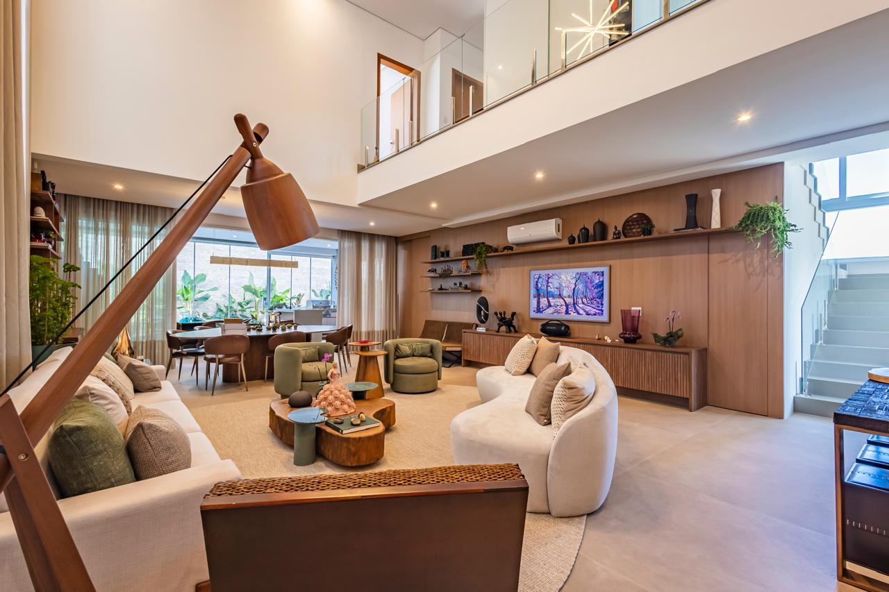 Sala de estar casa à venda em Tambore 11, Alphaville, Santana de Parnaíba — 4 suítes, 400 m² — imagem 2 de 14