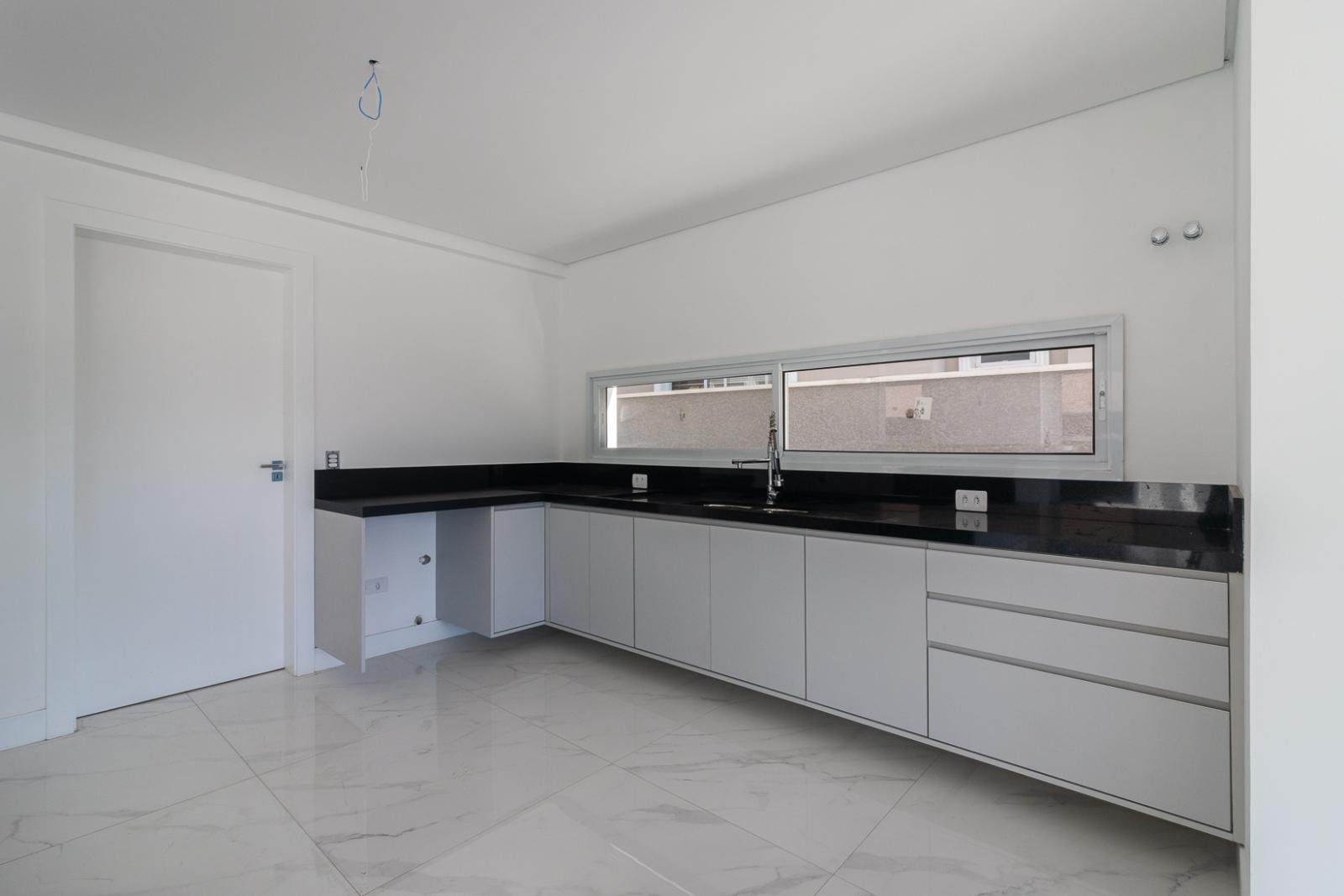 Suíte principal casa à venda em Tambore 11, Alphaville, Santana de Parnaíba — 4 suítes, 420 m² — imagem 4 de 39