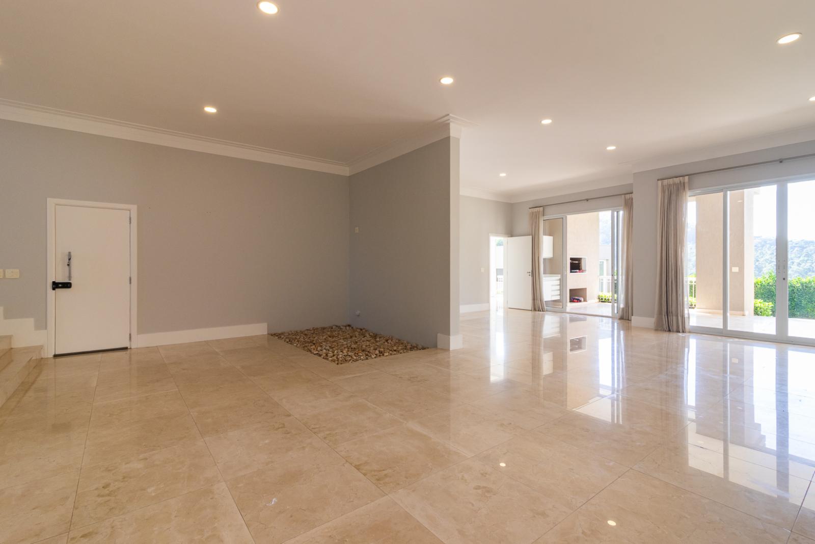 Suíte principal casa para alugar em Residencial Tambore 10 , Alphaville, Santana de Parnaíba — 4 suítes, 703 m² — imagem 4 de 44