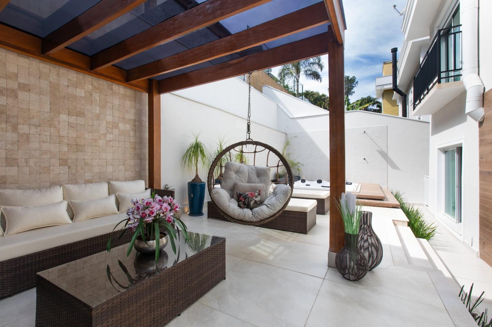 Sala de estar casa à venda ou para alugar em Alphaville Residencial 3, Alphaville, Santana de Parnaíba — 4 suítes, 299 m² — imagem 2 de 36